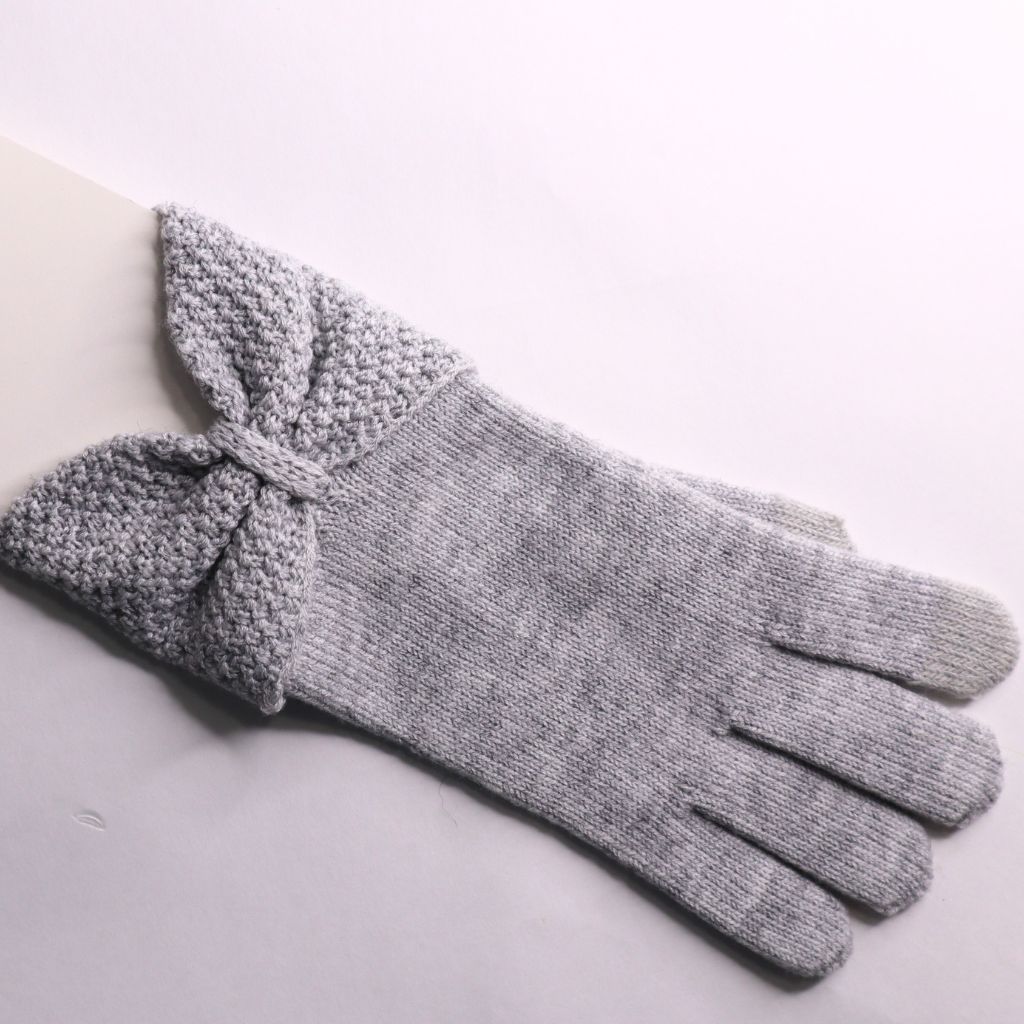 DIY Rhinestone Knit Gloves Tutorial